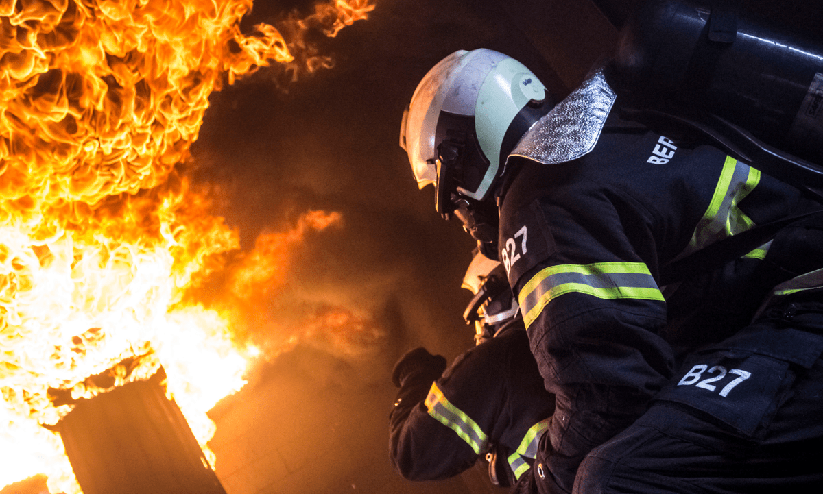 Kijk uit met buiten opslaan van brandbare materialen