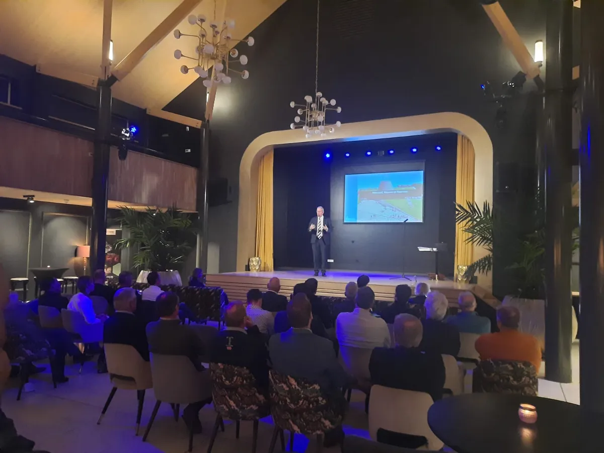 Waterstofprofessor Ad van Wijk zorgt voor inspiratie tijdens de ALV