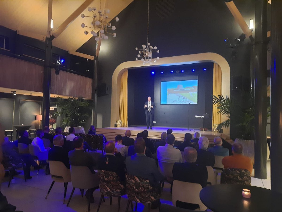 Waterstofprofessor Ad van Wijk zorgt voor inspiratie tijdens de ALV